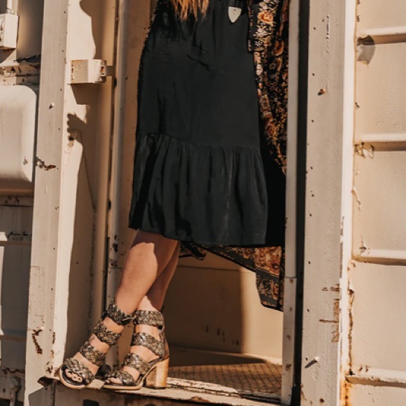 Freebird by Steven Shoes - FREEBIRD BY STEVEN BAYOU INTERWOVEN LEATHER STRAPPY SANDALS IN BLACK SIZE 8, 9